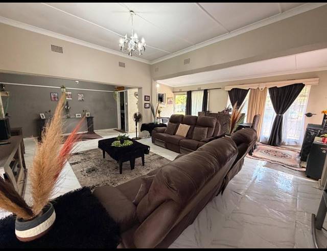 4 BEDROOM HOUSE FOR SALE IN THREE RIVERS